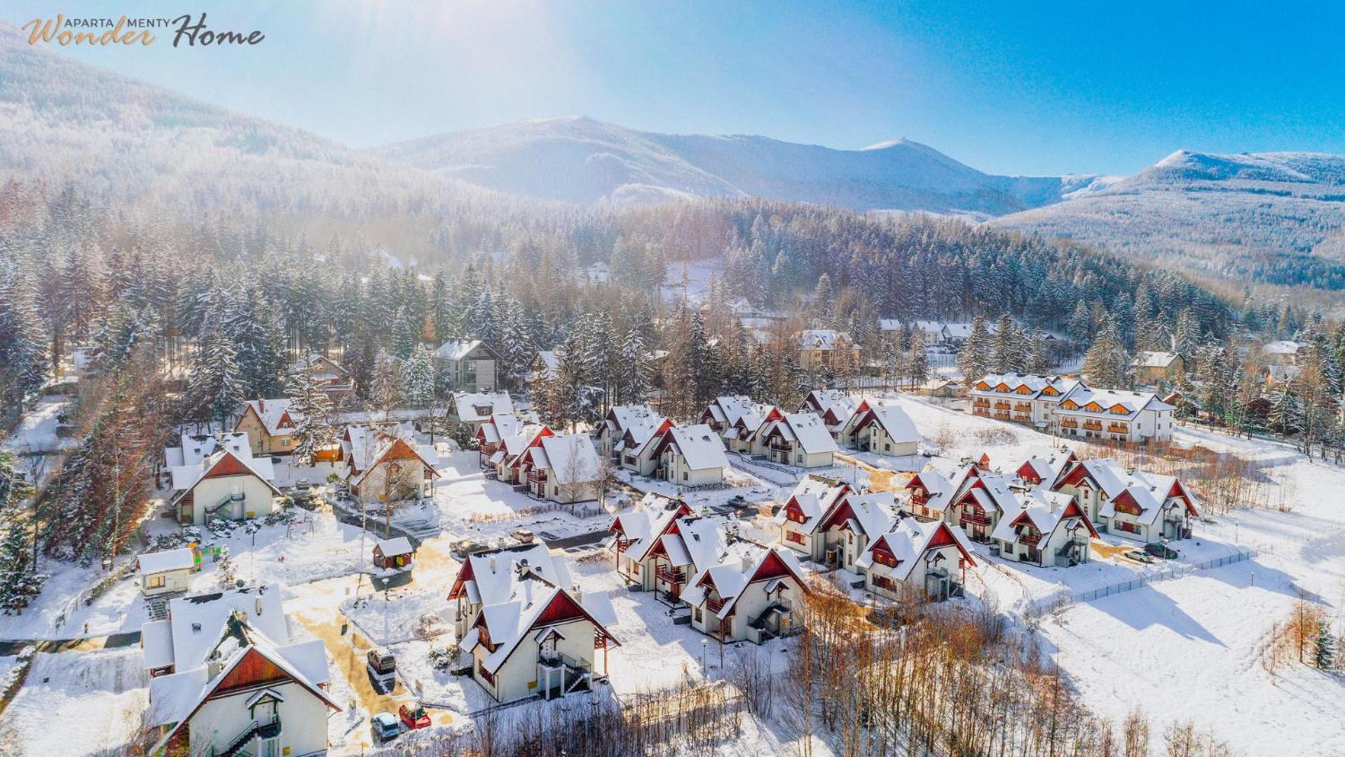 Wonder Home - Domki Gorskie Na Osiedlu Dozorowanym, Z Kominkami I Placem Zabaw Karpacz Kültér fotó