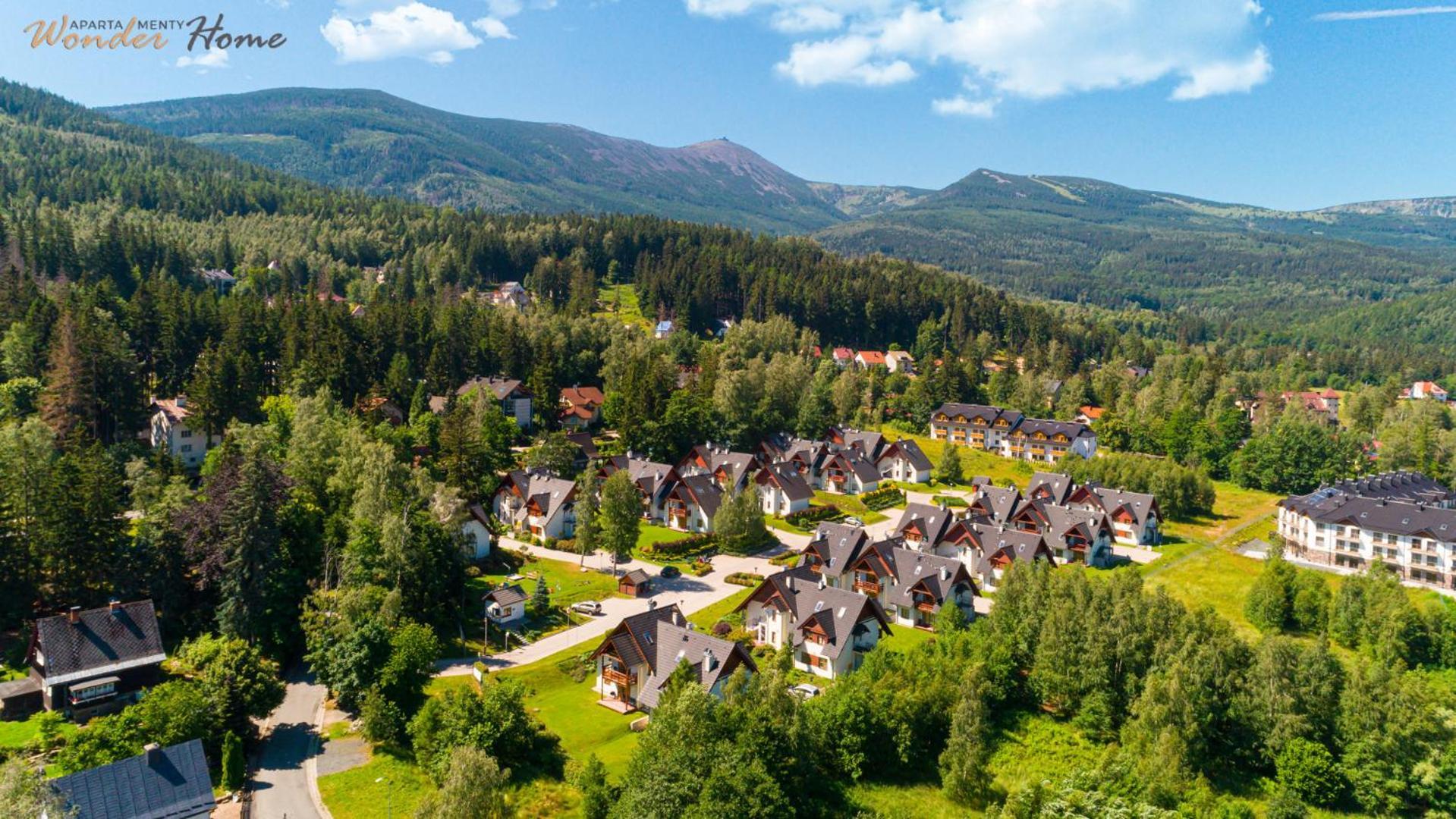 Wonder Home - Domki Gorskie Na Osiedlu Dozorowanym, Z Kominkami I Placem Zabaw Karpacz Kültér fotó