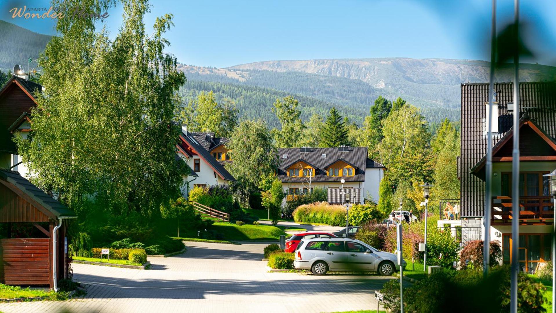 Wonder Home - Domki Gorskie Na Osiedlu Dozorowanym, Z Kominkami I Placem Zabaw Karpacz Kültér fotó